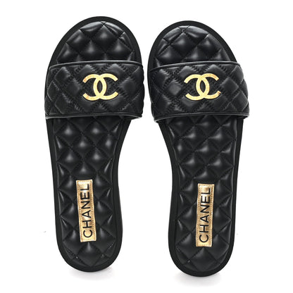 Lambskin Quilted Textured CC Mules Sandals 39 Black
