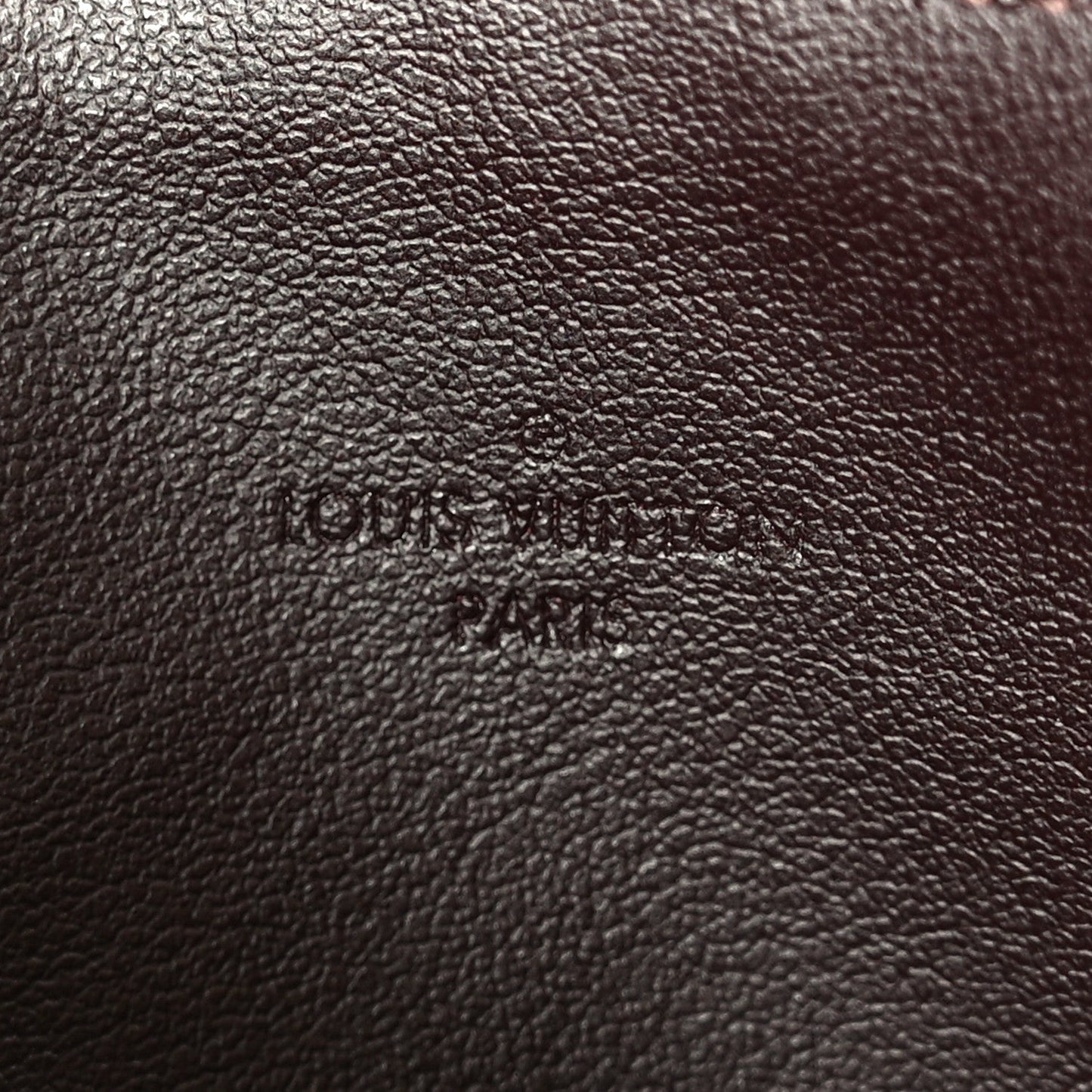 Vernis Pochette Felicie Chain Wallet Amarante