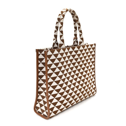 Jacquard Saffiano Triangolo Symbole Embroidered Large Tote Tobacco Talco
