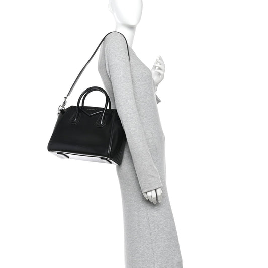 Shiny Lord Calfskin Small Antigona Black