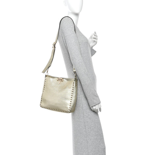 Metallic Pebbled Calfskin Small Rockstud Flip-Lock Messenger Bag Platino
