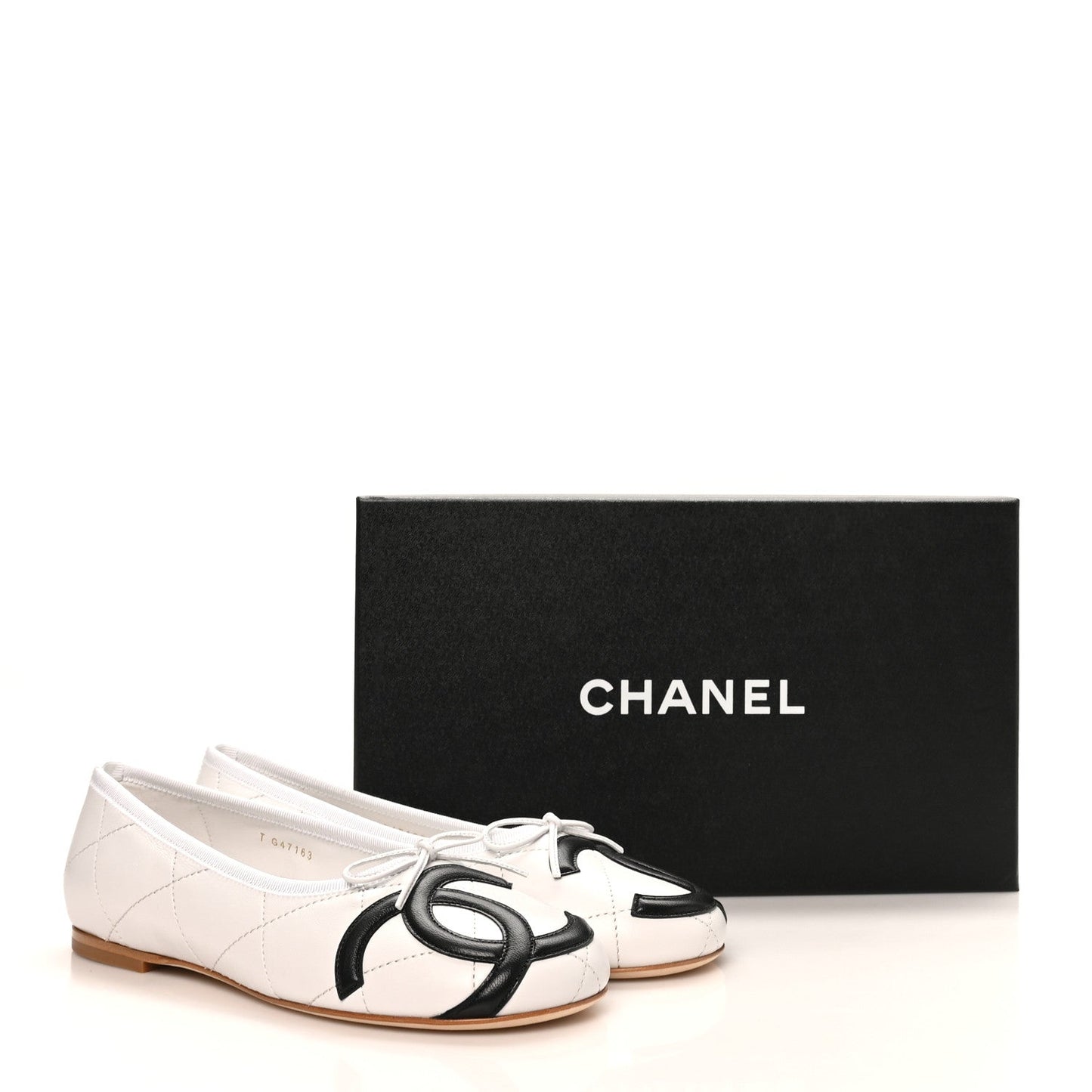 Lambskin Quilted CC Cambon Ballet Flats 37 White Black
