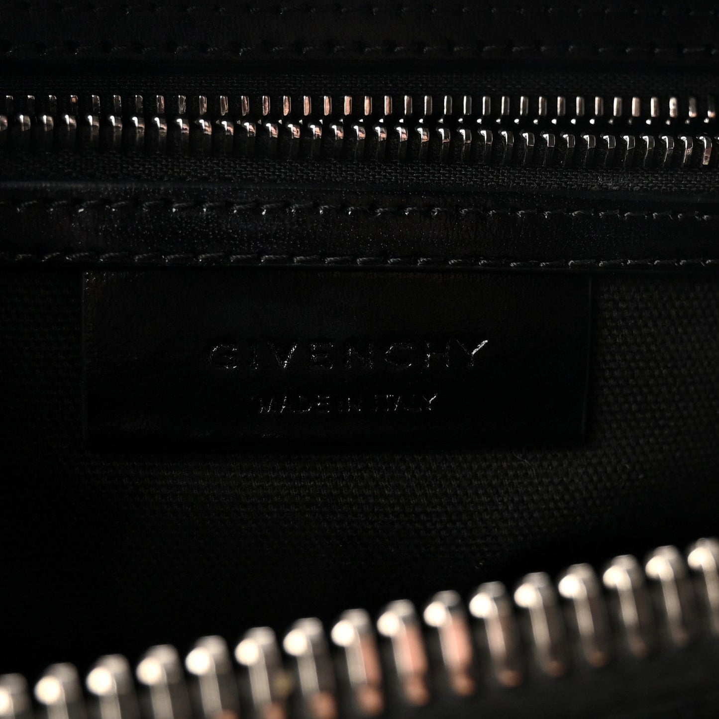 Shiny Lord Calfskin Medium Antigona Black