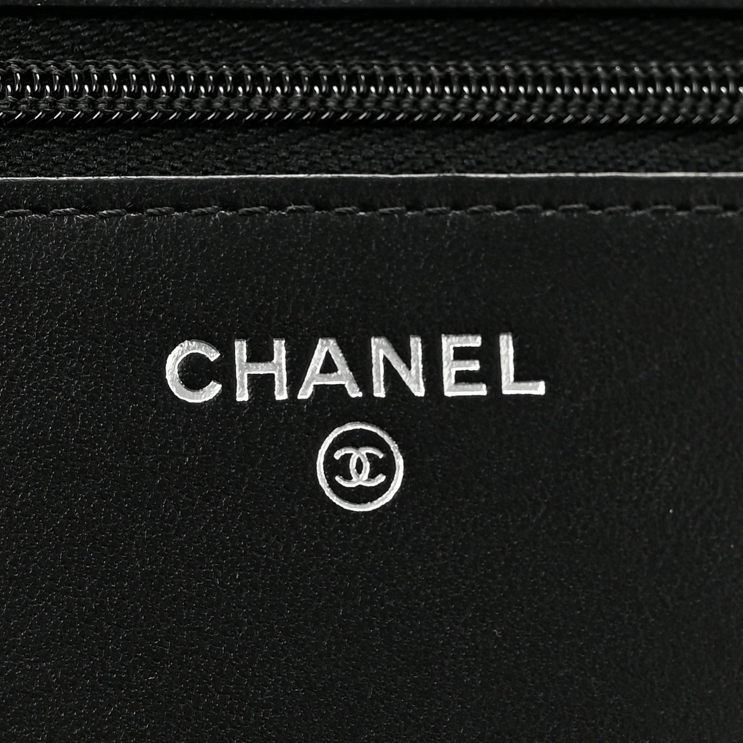 Lambskin Studded Wallet On Chain WOC Black