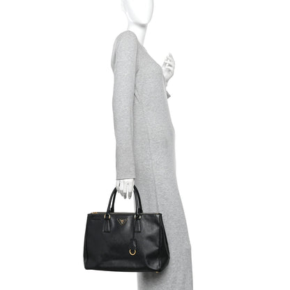 Saffiano Large Galleria Double Zip Tote Black