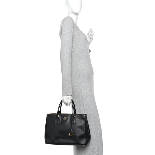 Saffiano Large Galleria Double Zip Tote Black
