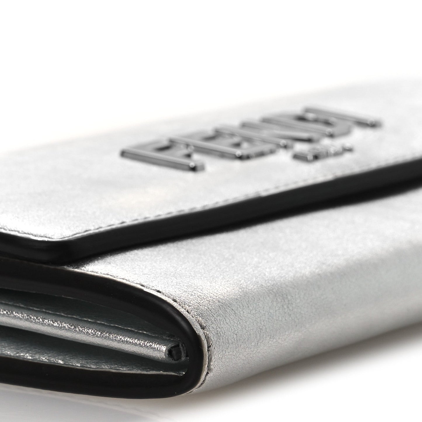 Metallic Calfskin Continental Wallet On Chain Argento