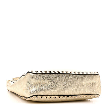 Metallic Pebbled Calfskin Small Rockstud Flip-Lock Messenger Bag Platino