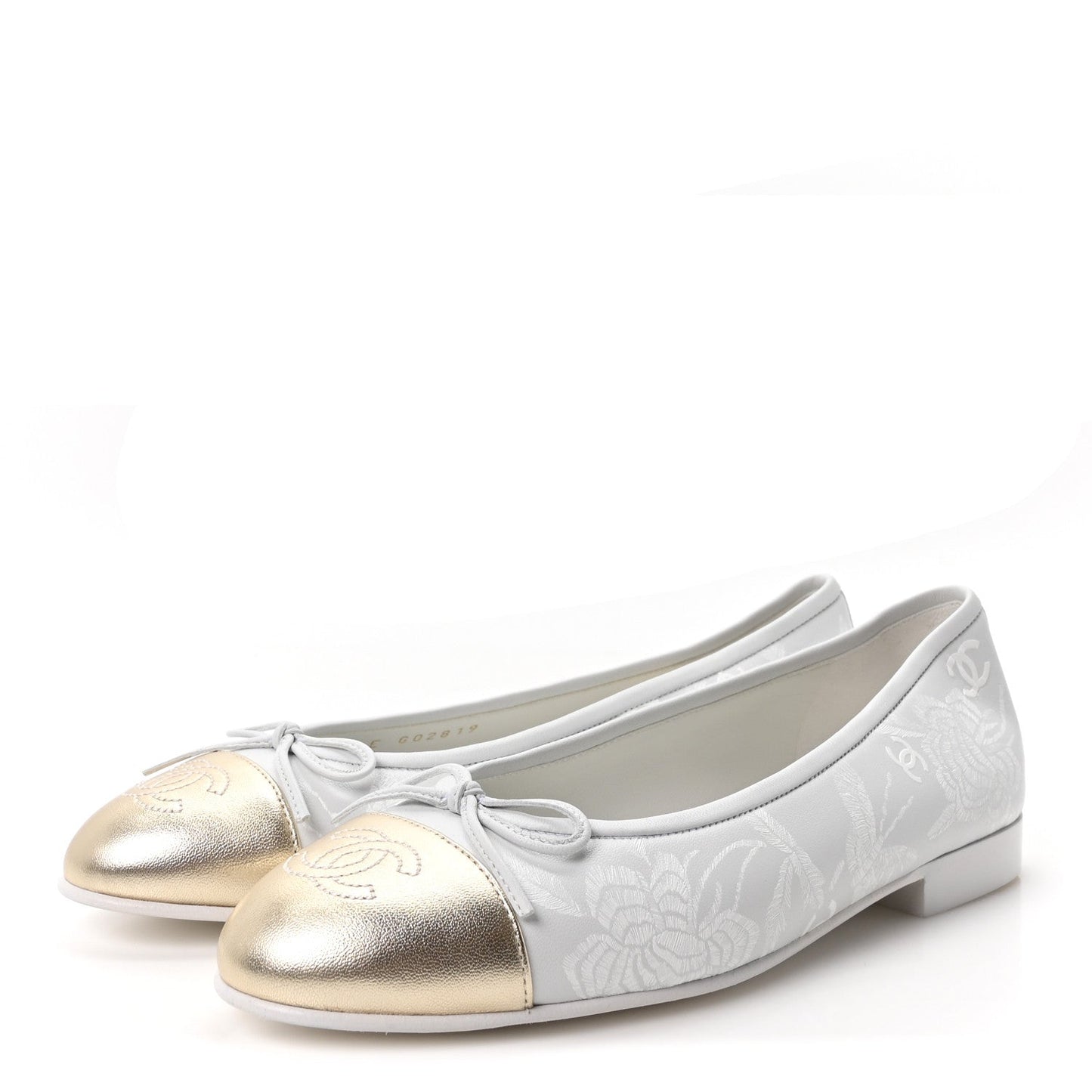 Lambskin Metallic Lambskin Cap Toe CC Ballet Flats 36 White Gold