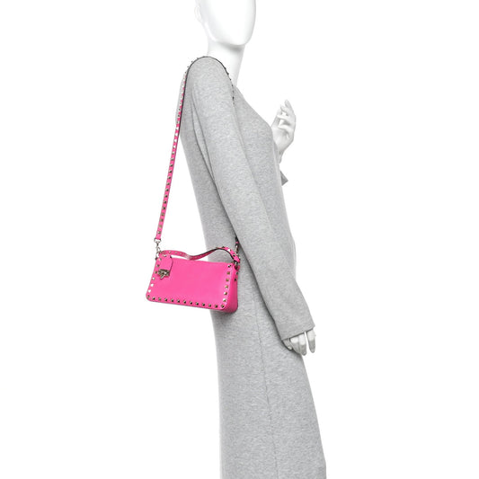 Pebbled Calfskin Small Rockstud Flip Lock Shoulder Bag Fuxia
