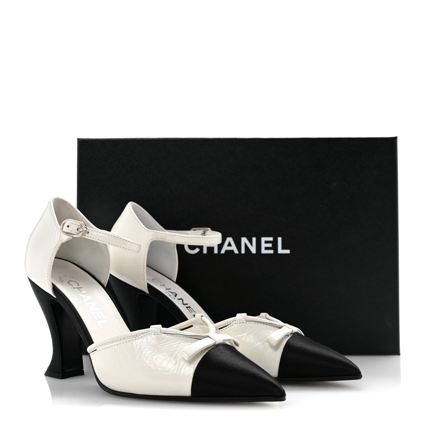 Crumpled Calfskin Satin Cap Toe CC Pumps 36 White Black