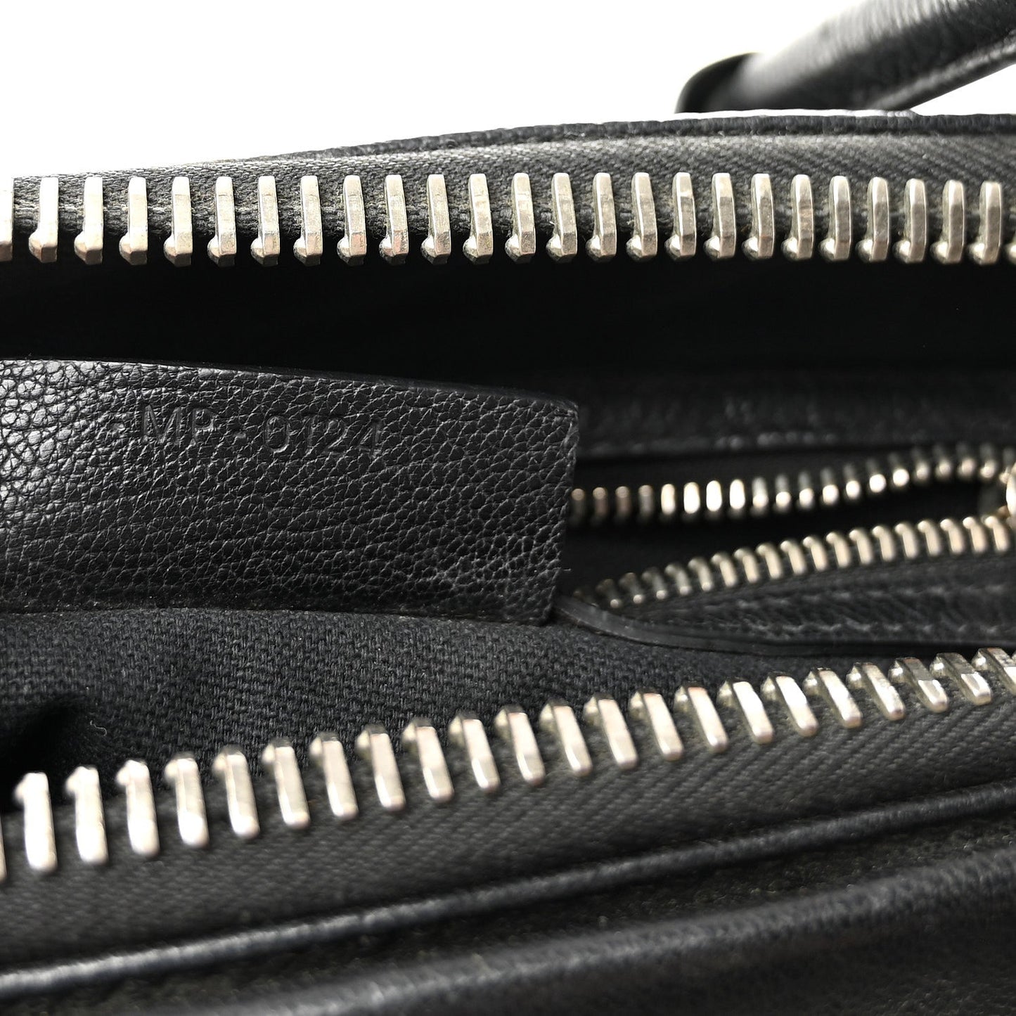 Sugar Goatskin Medium Antigona Black