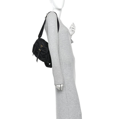 Re-Nylon Medium Explore Shoulder Bag Black