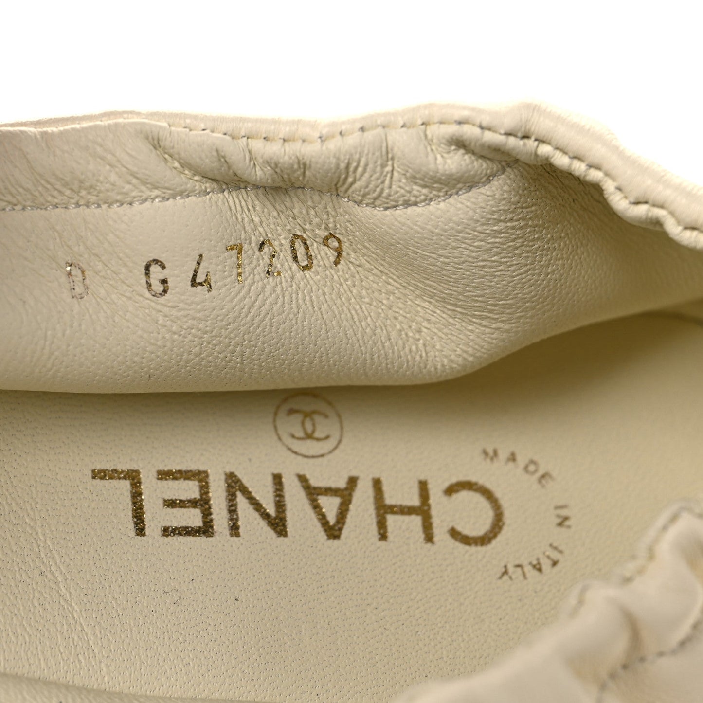 Lambskin CC Turnlock Ballerina Flats 38.5 Ivory Black