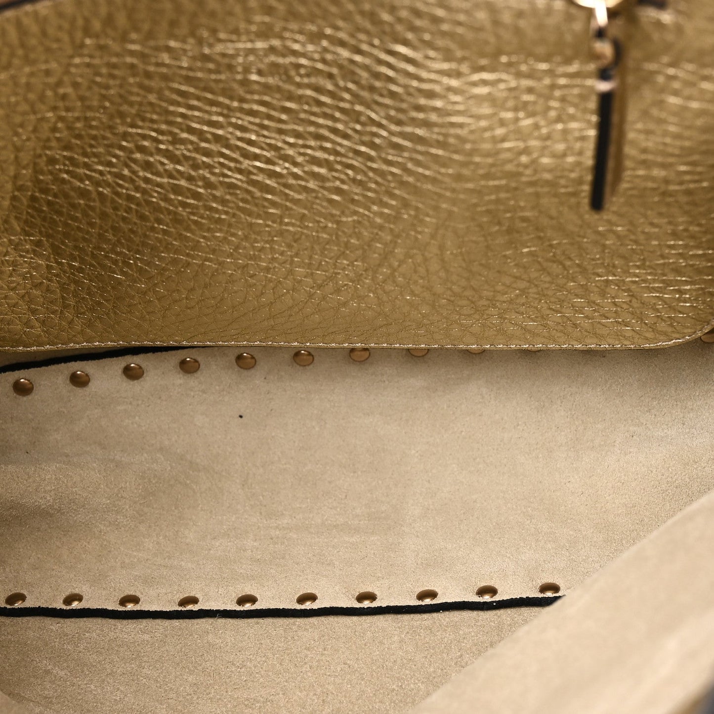 Metallic Pebbled Calfskin Small Rockstud Flip-Lock Messenger Bag Platino