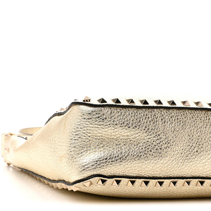 Metallic Pebbled Calfskin Small Rockstud Flip-Lock Messenger Bag Platino