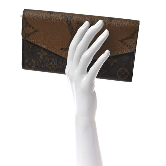 Reverse Monogram Giant Sarah Wallet