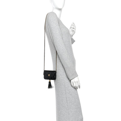 Crumpled Patent Lambskin Quilted Tassel Clutch With Chain Black